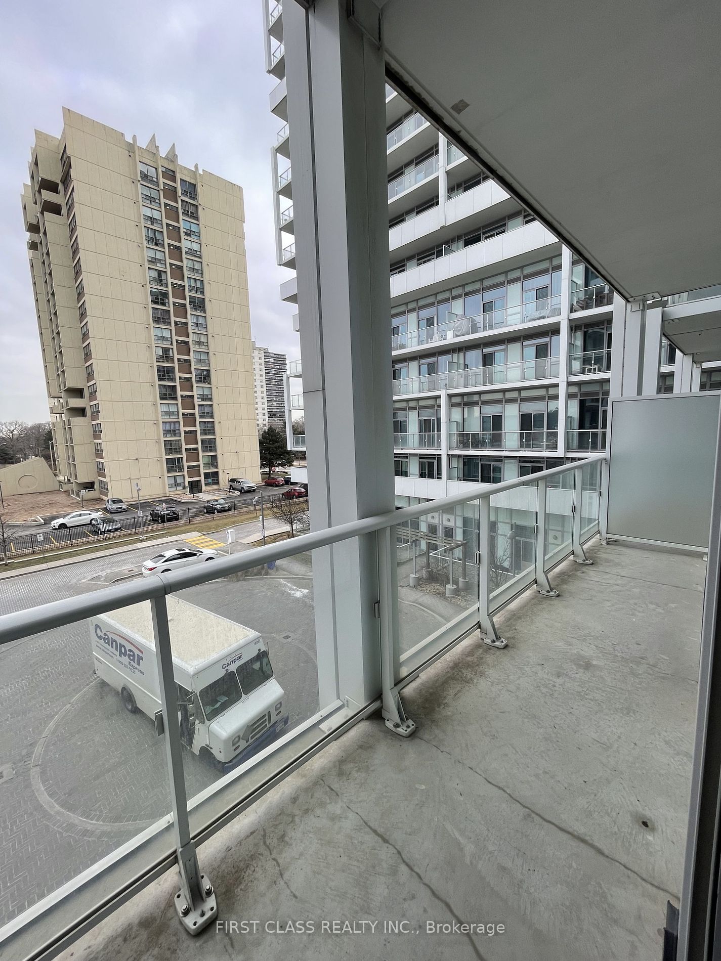 65 Speers Rd, unit 310 for rent