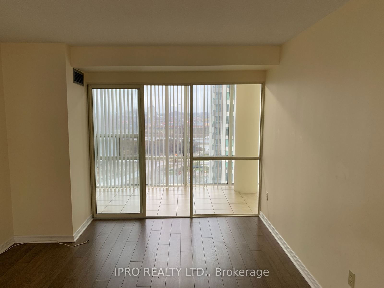 350 Rathburn Rd W, unit 1407 for rent