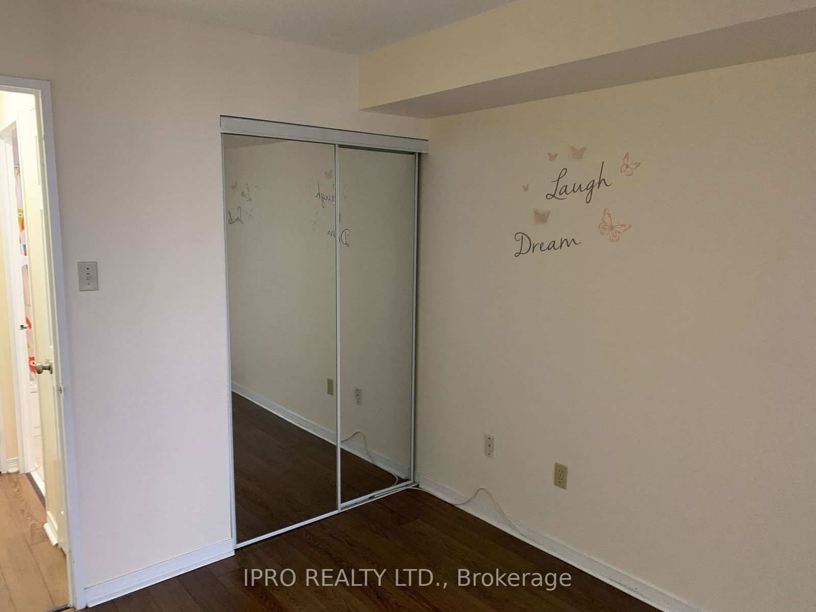 350 Rathburn Rd W, unit 1407 for rent