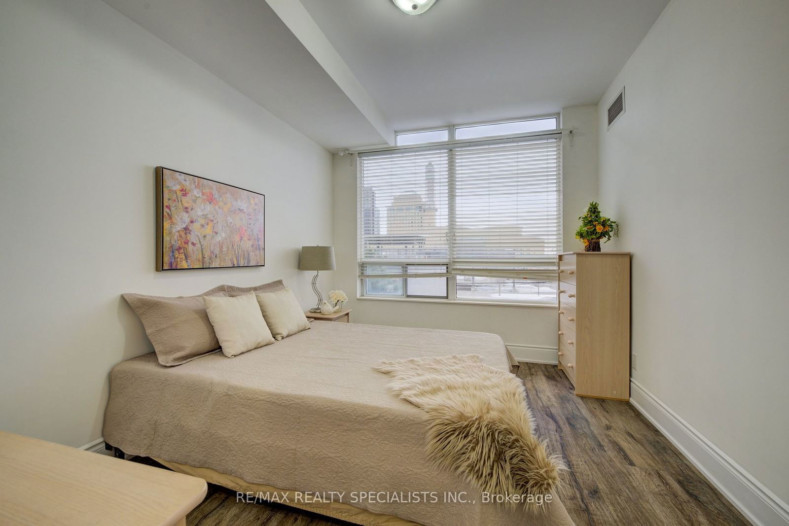 3888 Duke Of York Blvd E, unit 319 for sale