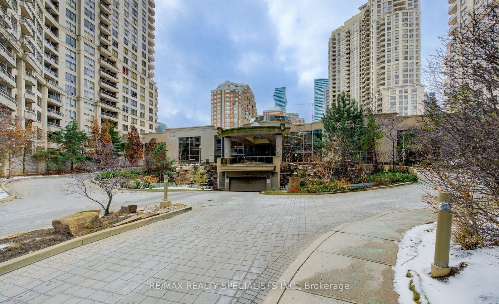 3888 Duke Of York Blvd E, unit 319 for sale