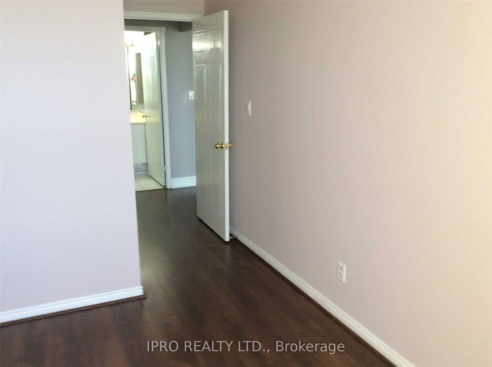 135 hillcrest Ave, unit 2208 for rent