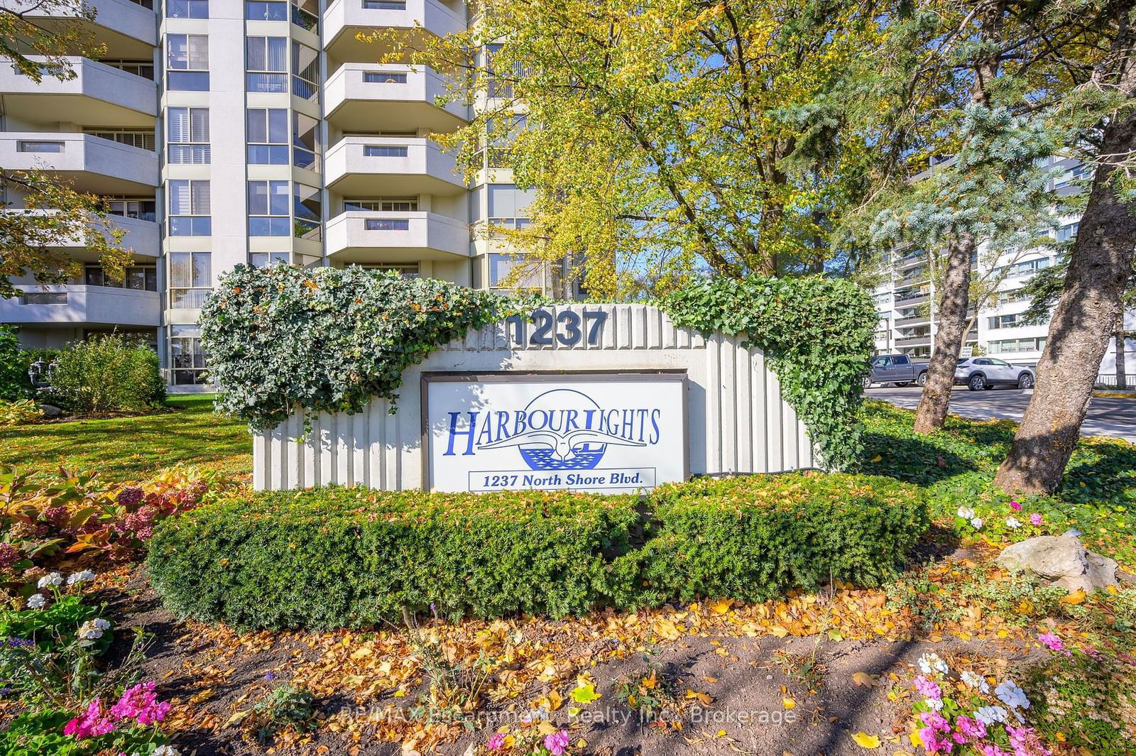 1237 North Shore Blvd E, unit 301 for sale