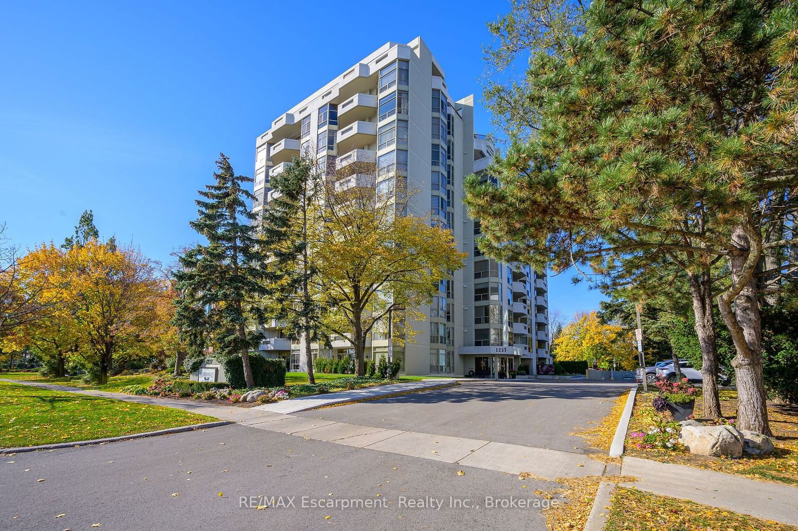 1237 North Shore Blvd E, unit 301 for sale