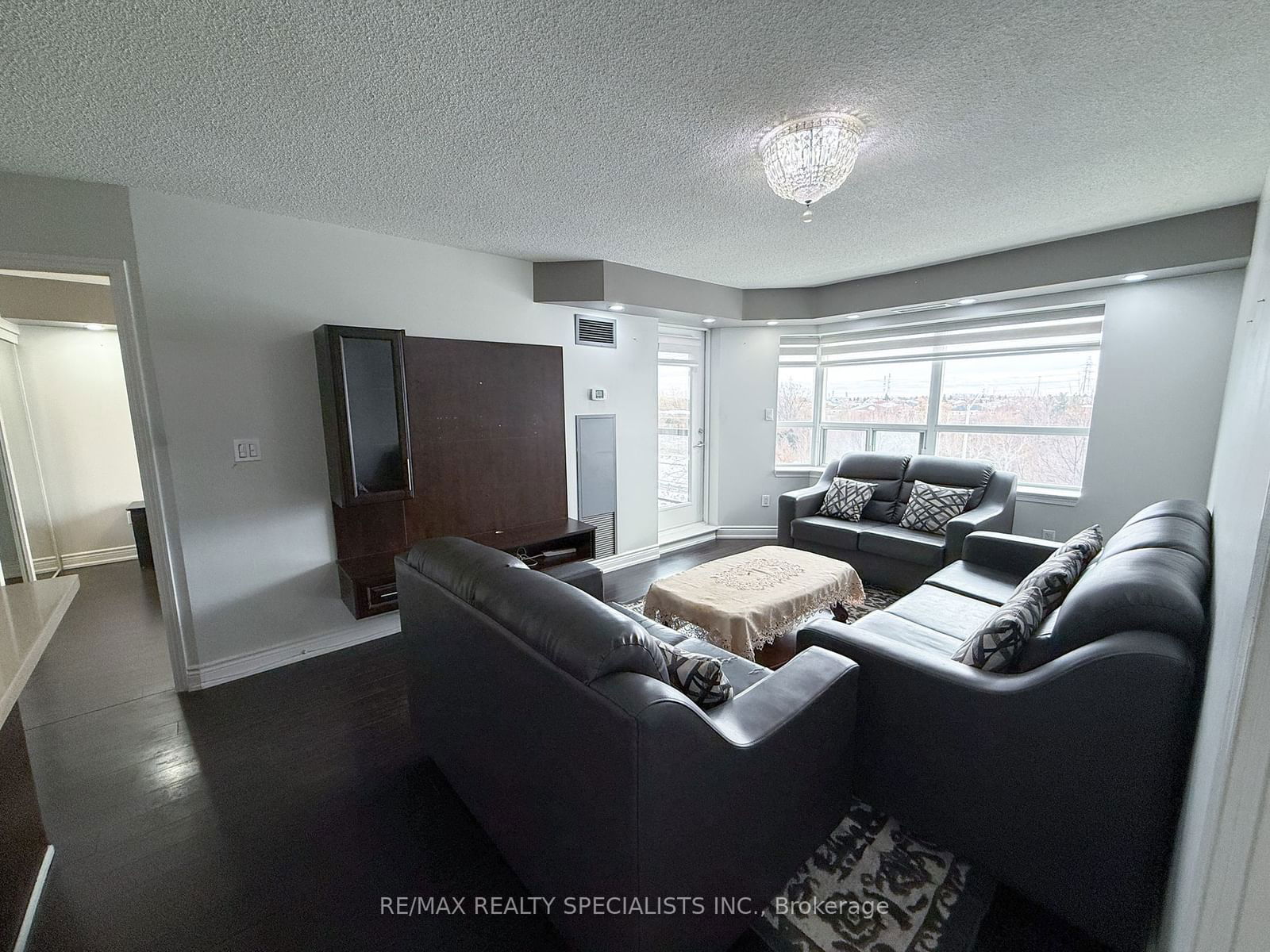 300 Ray Lawson Blvd, unit 403 for rent