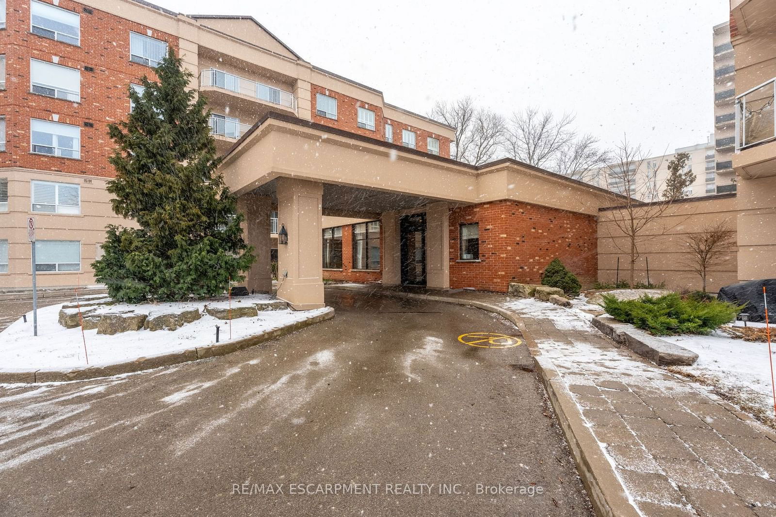 5188 Lakeshore Rd, unit 102 for sale