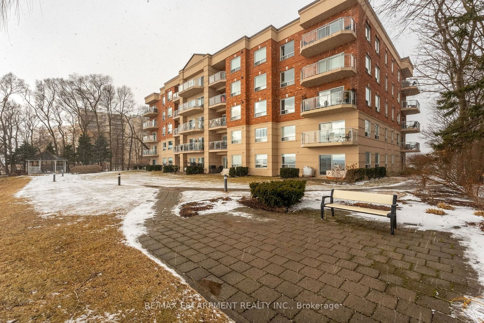 5188 Lakeshore Rd, unit 102 for sale