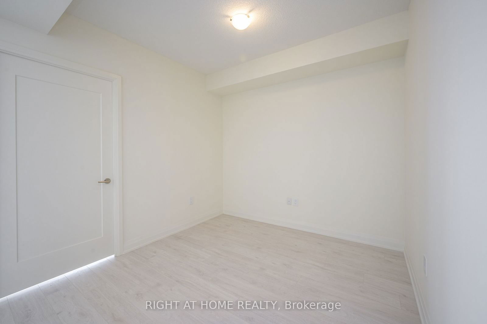 509 Dundas St W, unit 605 for rent