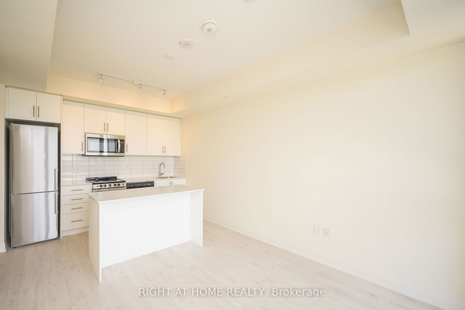 509 Dundas St W, unit 605 for rent