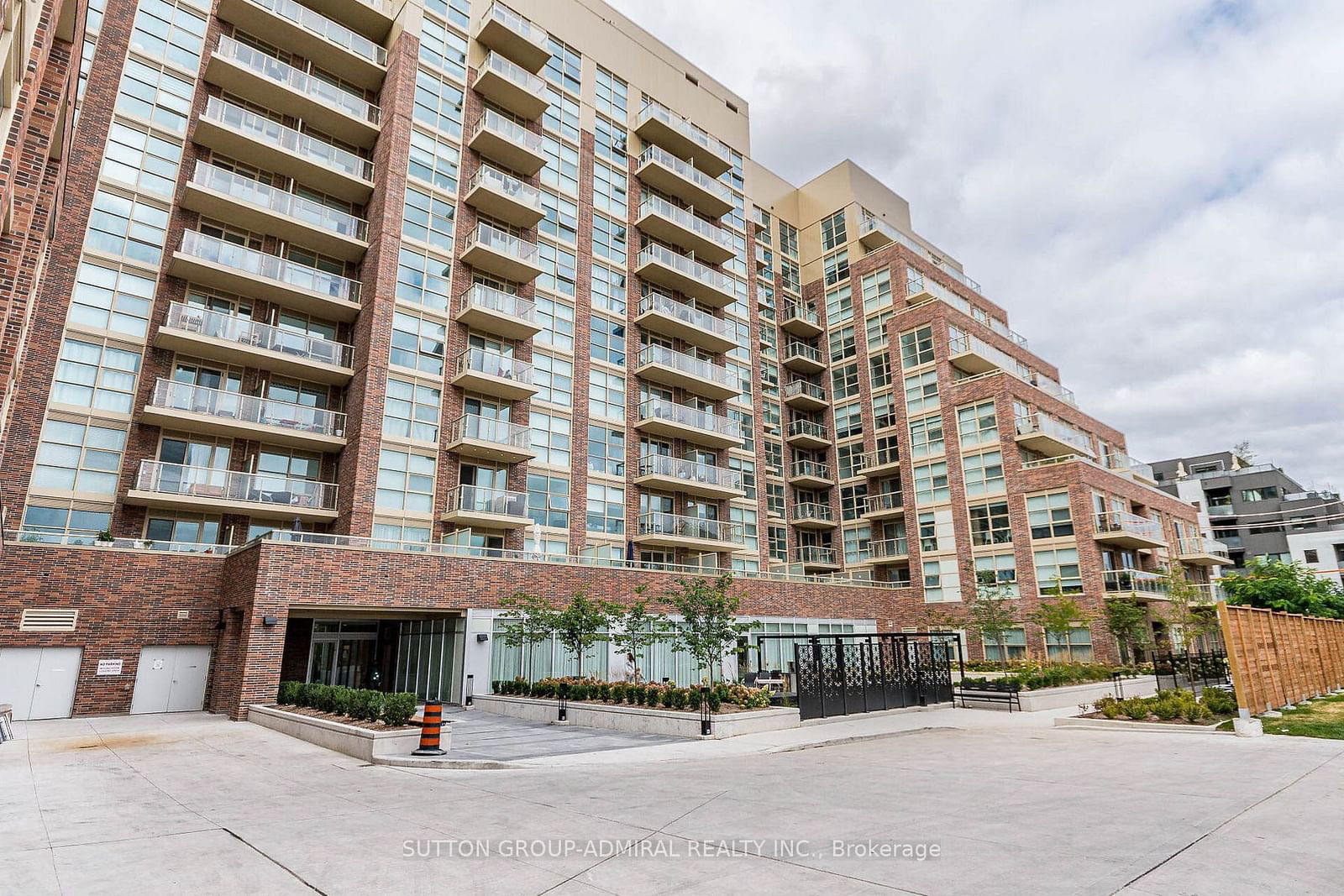 1787 St. Clair Ave W, unit 817 for rent