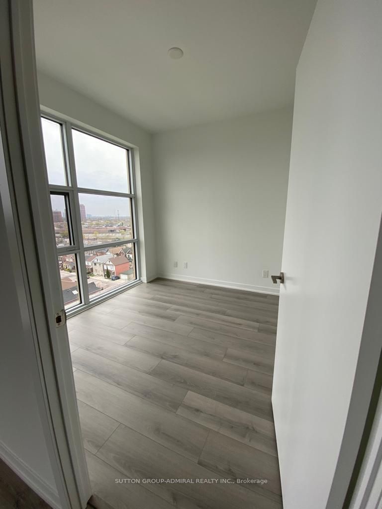 1787 St. Clair Ave W, unit 817 for rent