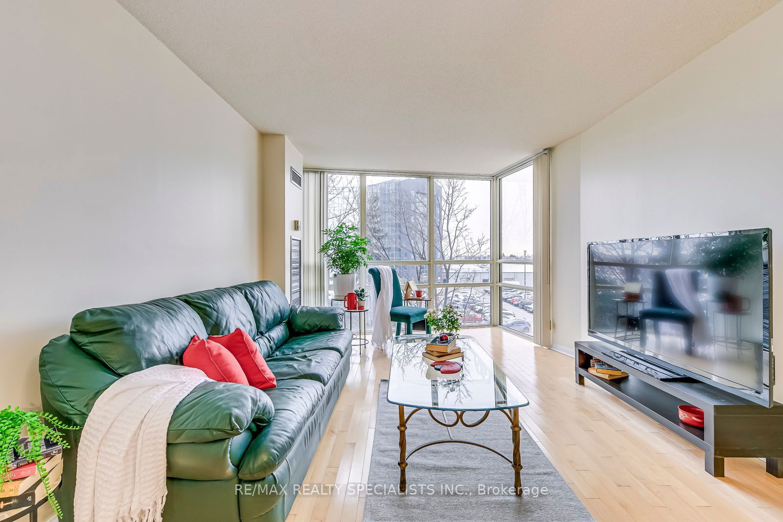 50 Eglinton Ave W, unit 403 for sale