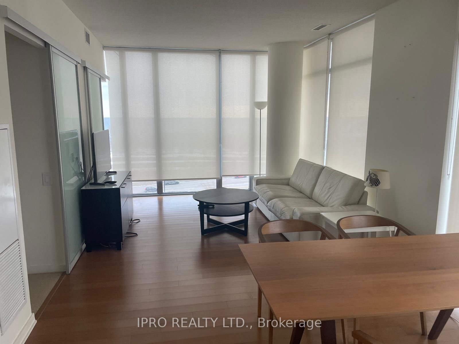 105 The Queensway Way, unit 803 for rent