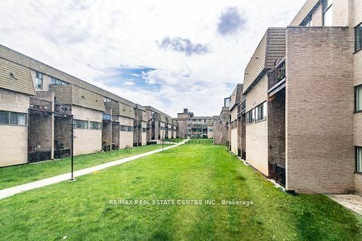 Sheridan Square Townhomes, Mississauga, Toronto