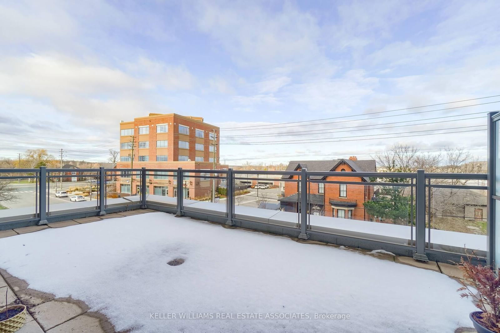 2486 Old Bronte Rd, unit 311 for sale