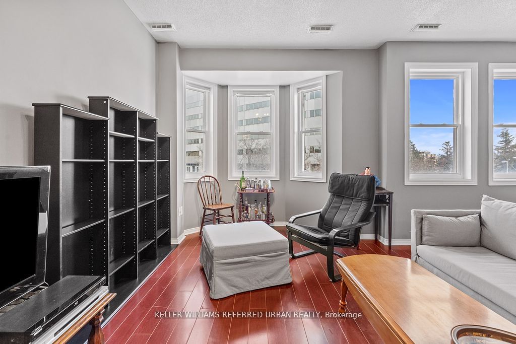 760 Lawrence Ave W, unit 225 for sale