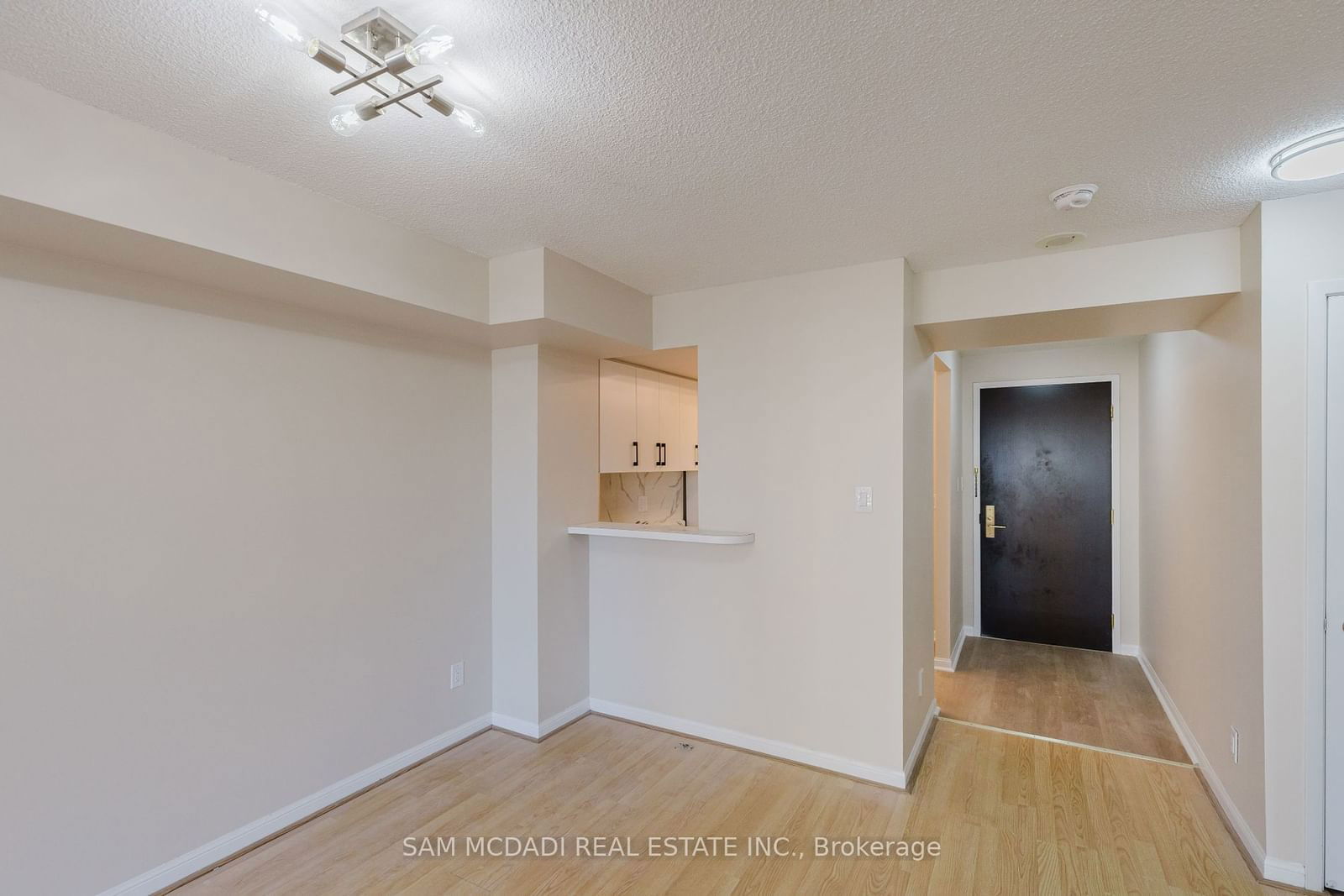 55 Kingsbridge Garden Circ, unit 513 for rent