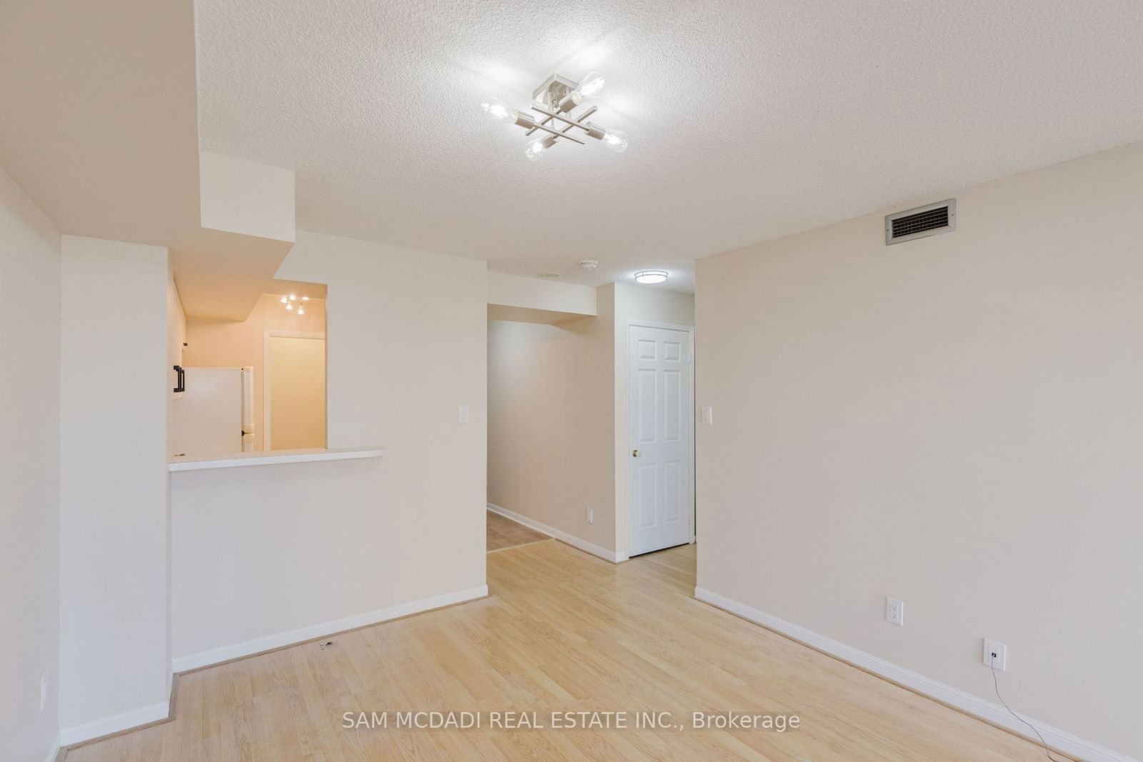 55 Kingsbridge Garden Circ, unit 513 for rent