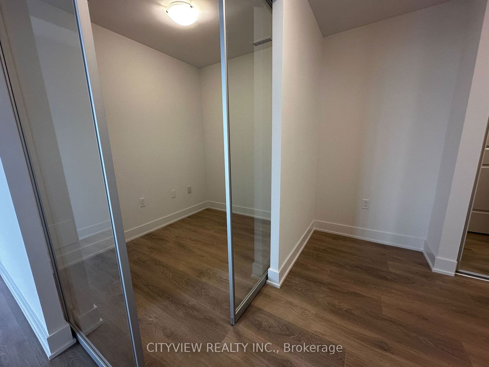 204 Burnhamthorpe Rd E, unit 1609 for rent