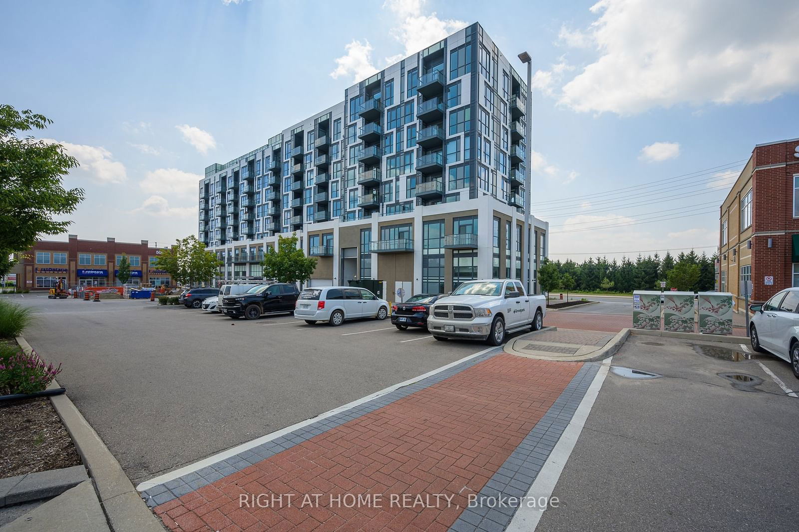 509 Dundas St W, unit 605 for sale