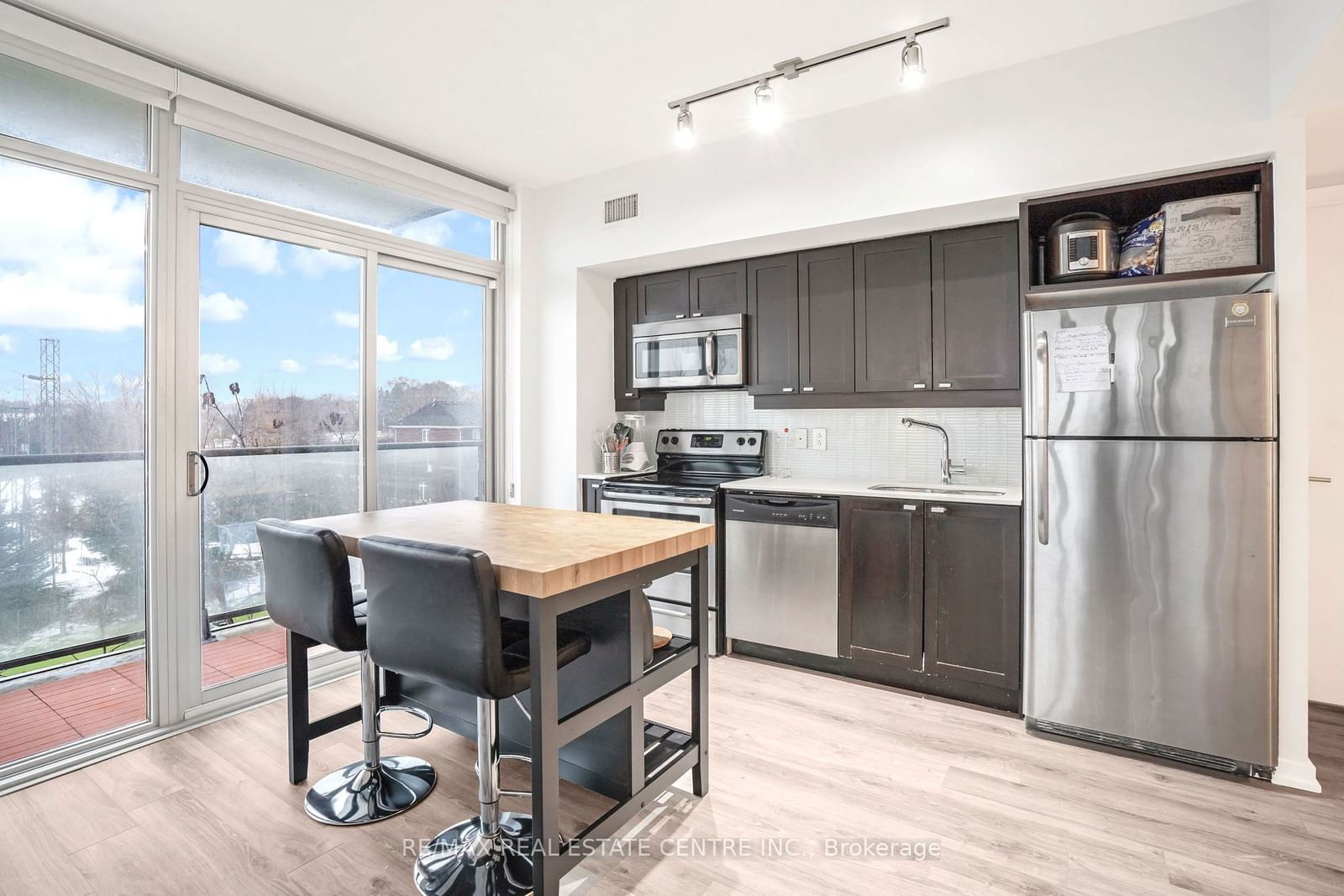 105 The Queensway Ave, unit 303 for sale