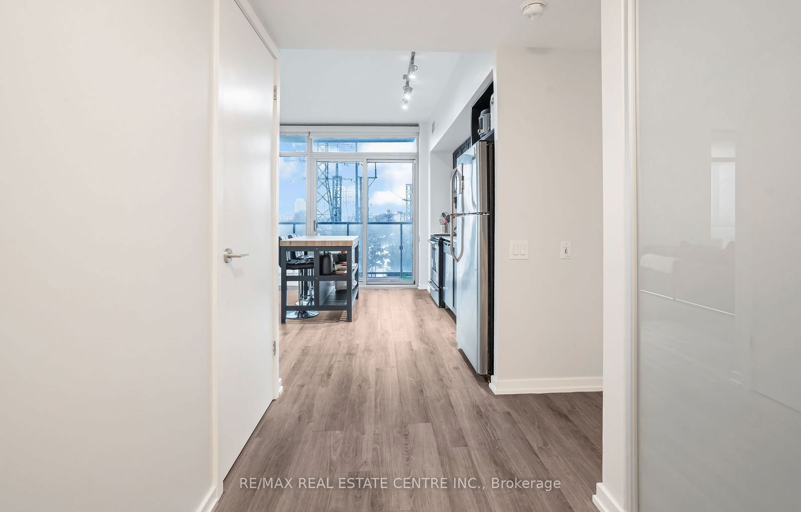 105 The Queensway Ave, unit 303 for sale