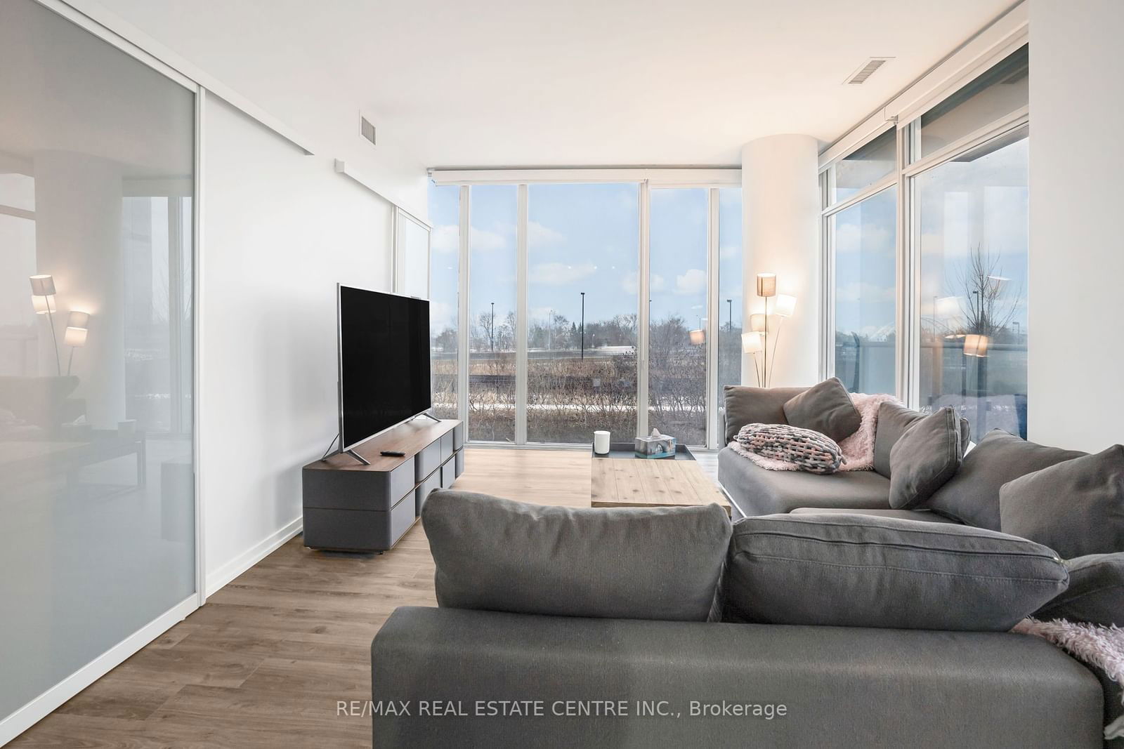 105 The Queensway Ave, unit 303 for sale