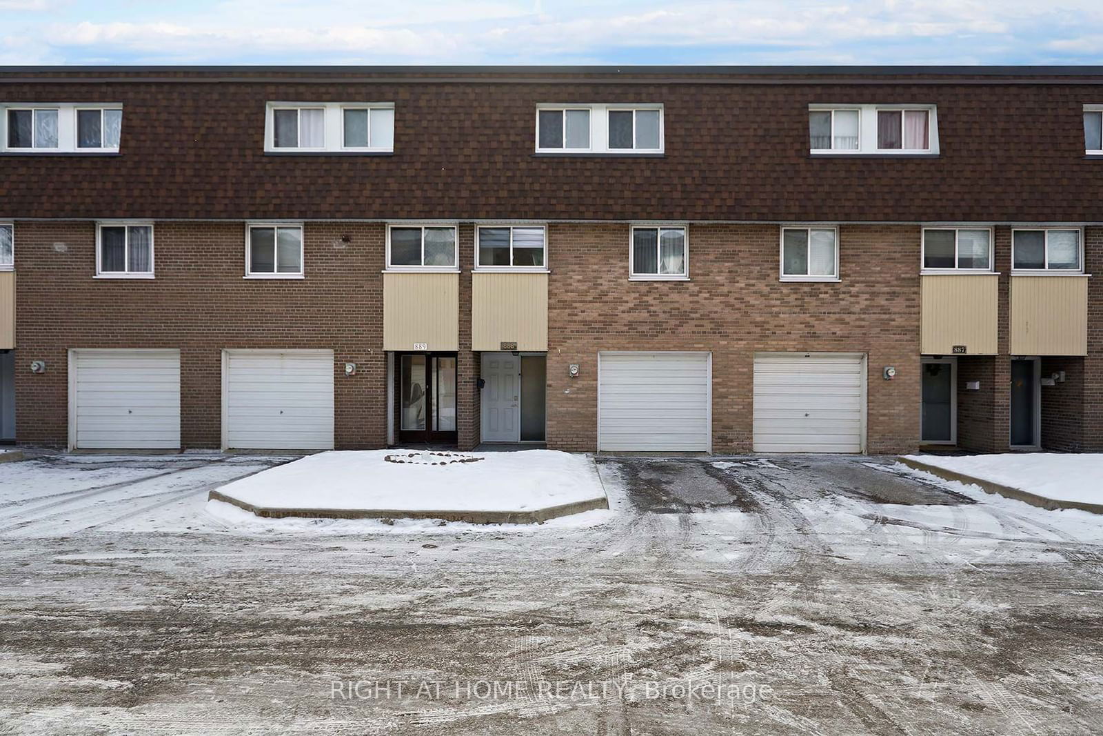 34 Tandridge Cres, unit 888 for sale