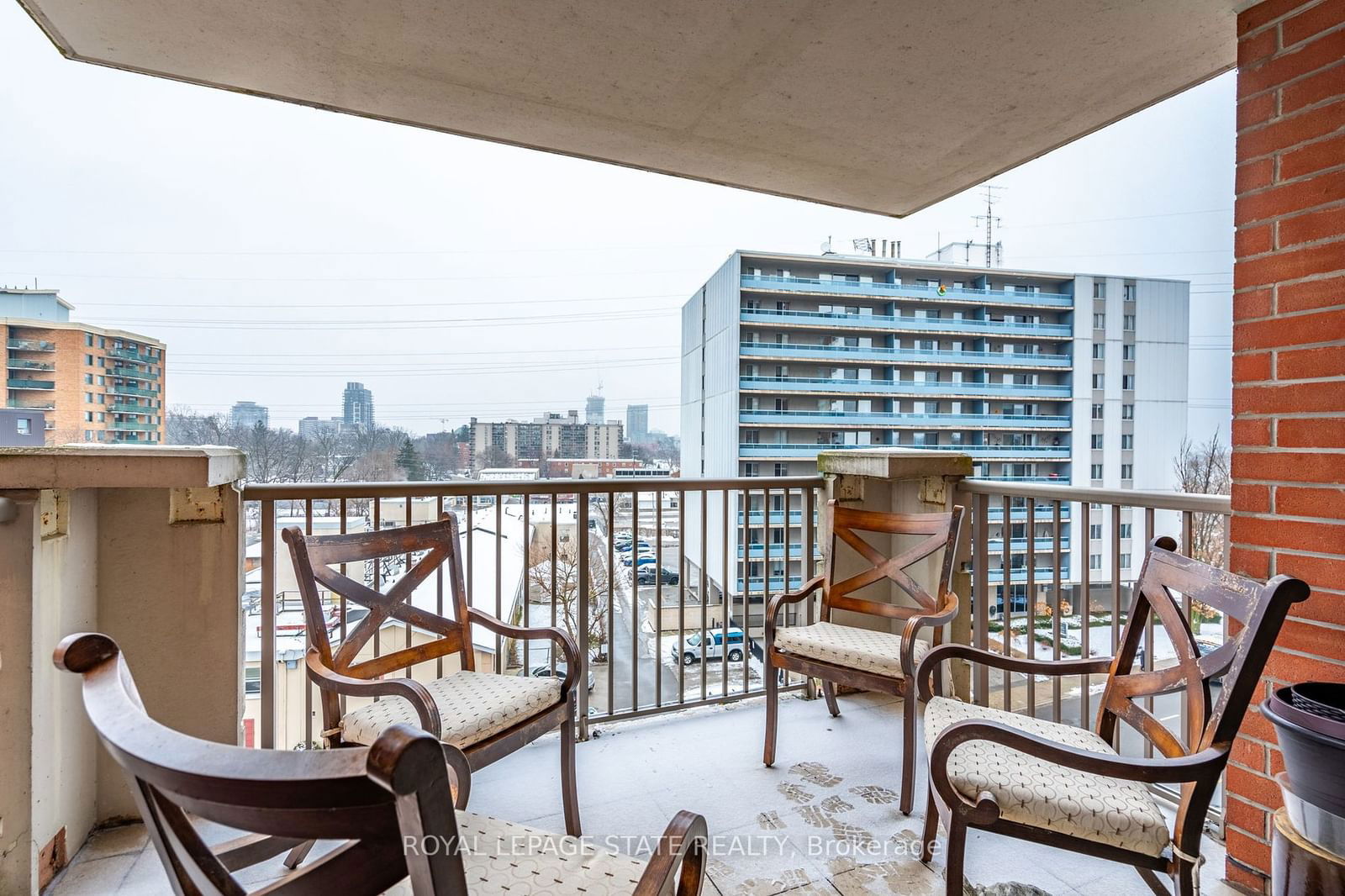 442 Maple Ave, unit 604 for sale