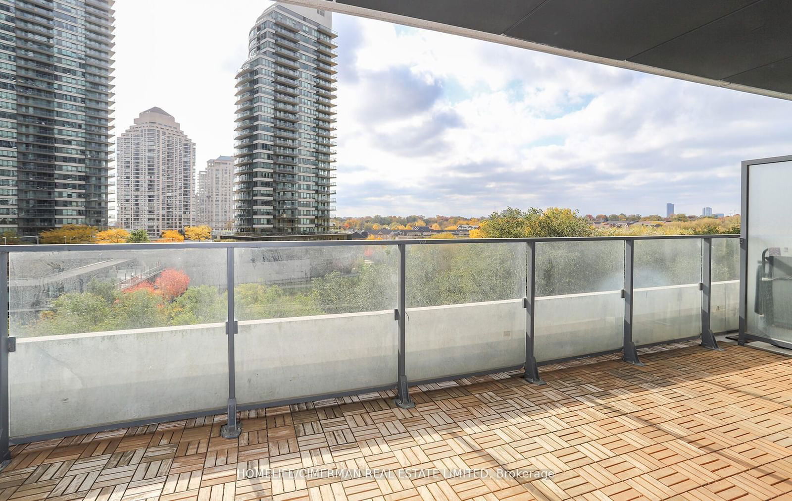 2220 Lake Shore Blvd W, unit 714 for rent