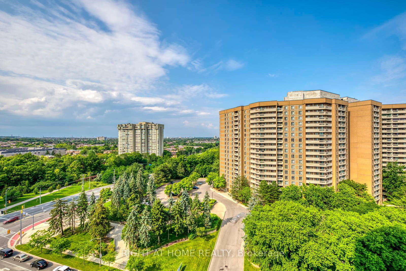 3700 Kaneff Cres, unit 1412 for sale