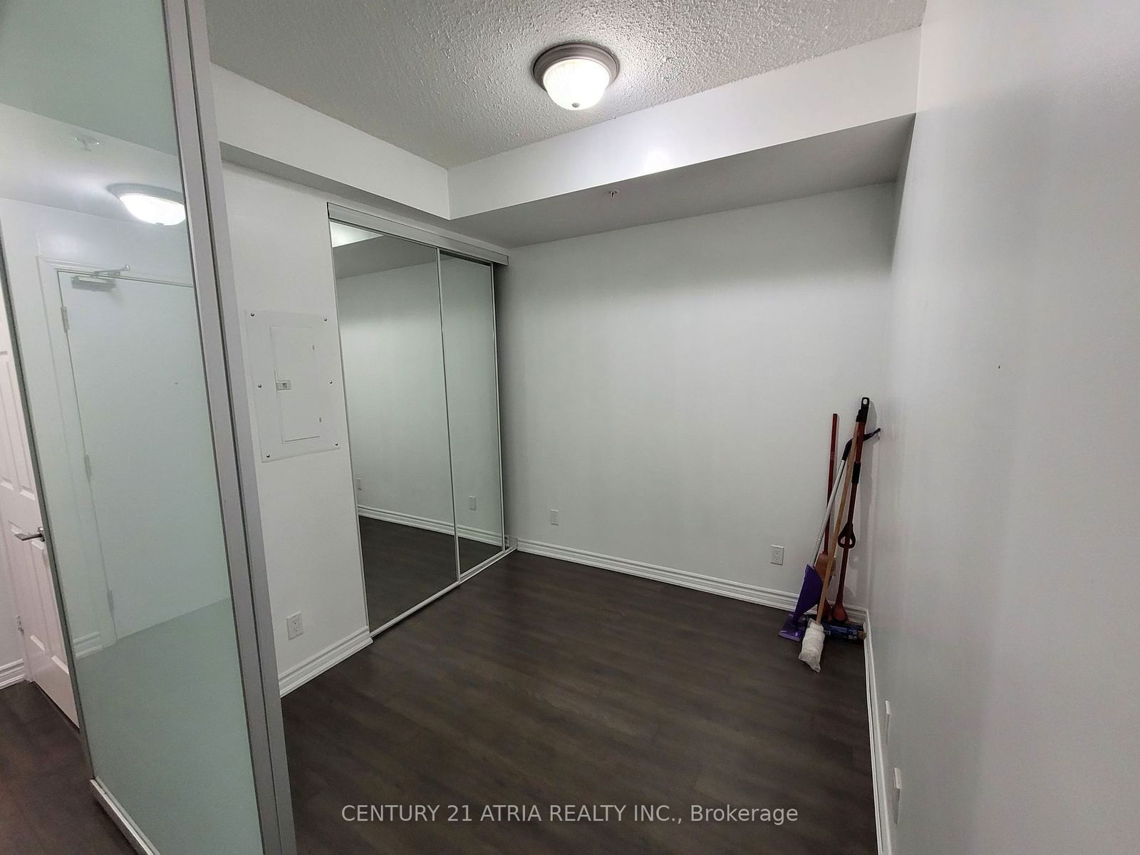 15 James Finlay Way, unit 1001 for rent