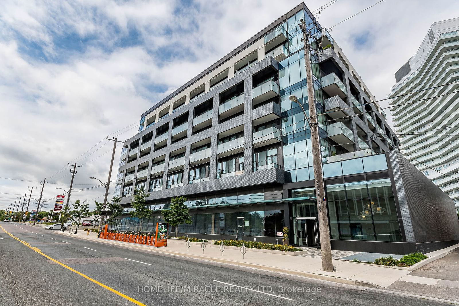 4208 Dundas St W, unit 815 for sale