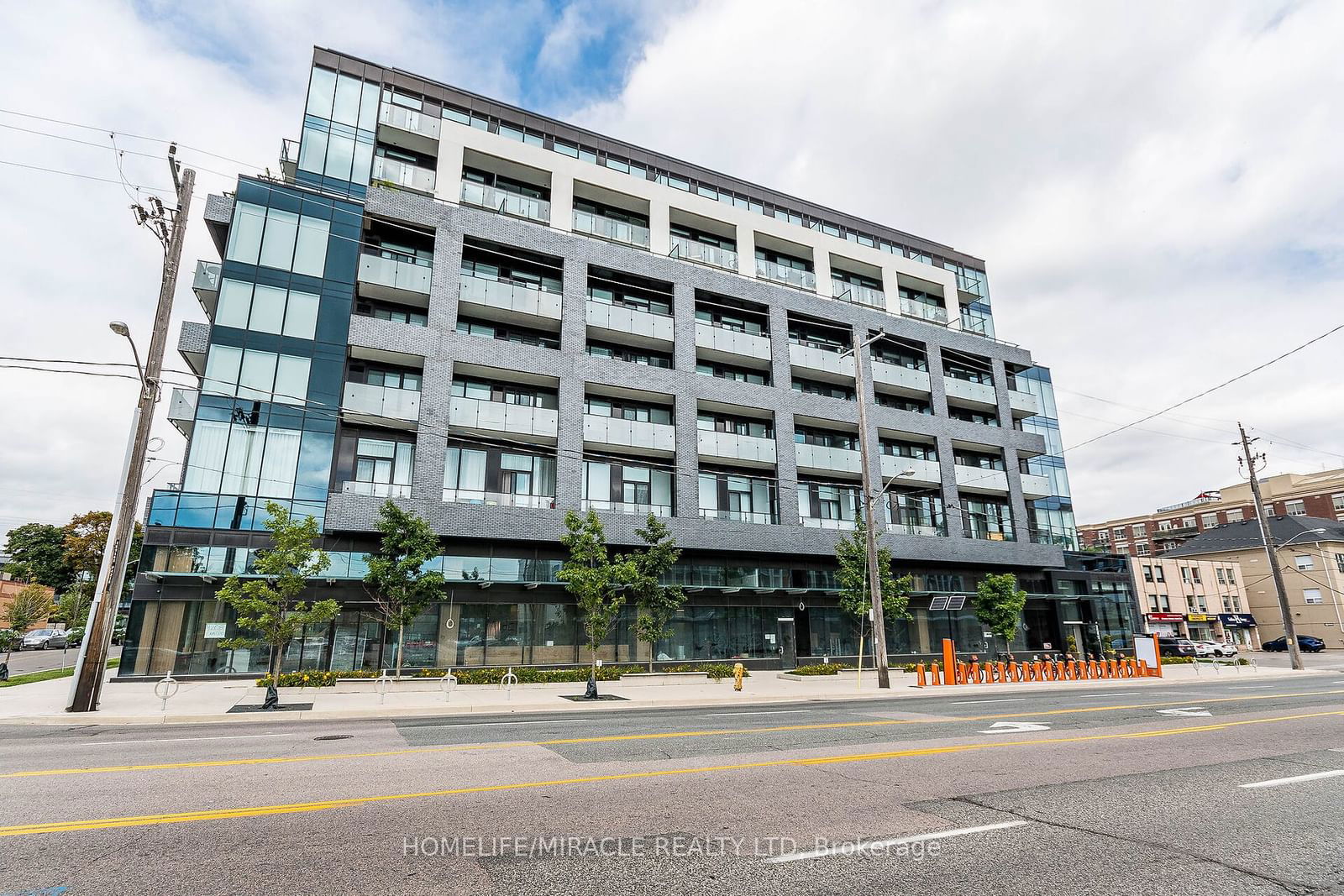 4208 Dundas St W, unit 815 for sale