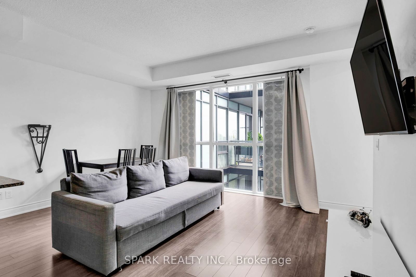 15 James Finlay Way, unit 1018 for sale