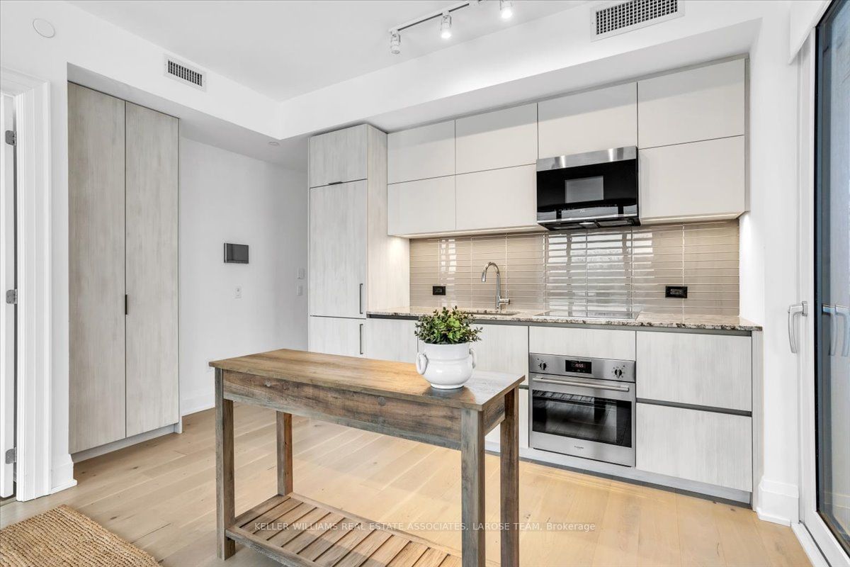 21 Park St E, unit 305 for sale