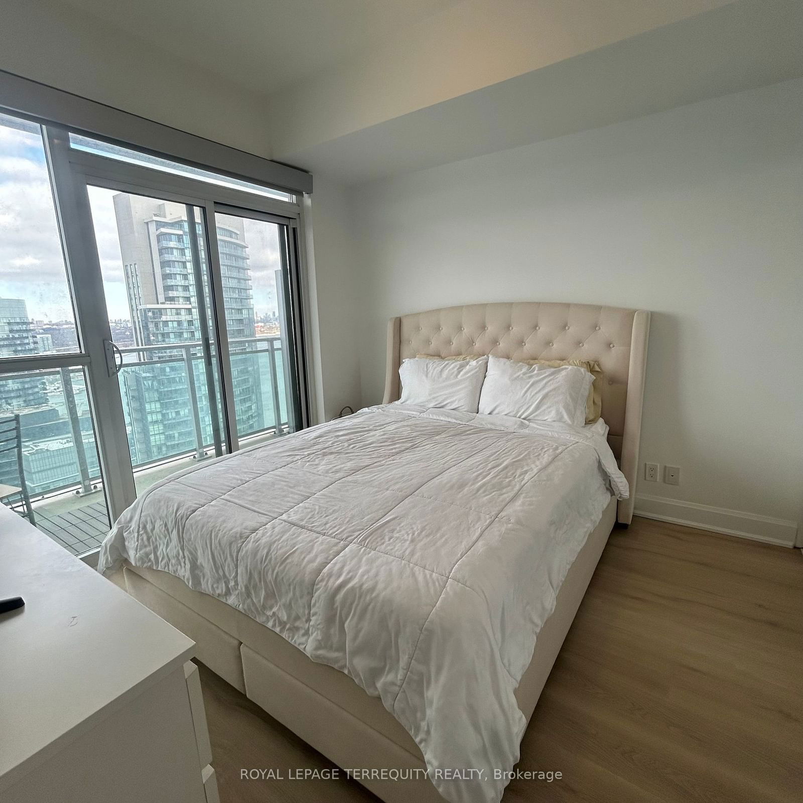 33 Shore Breeze Dr, unit 3006 for rent