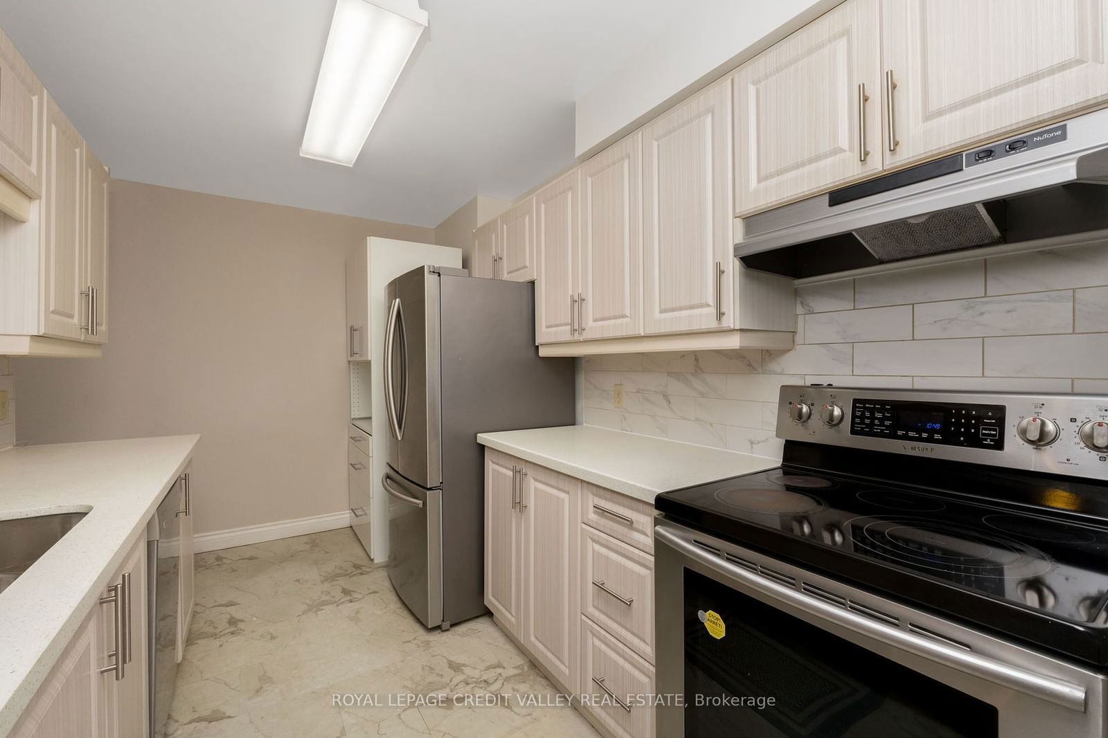 25 Trailwood Dr, unit 303 for sale