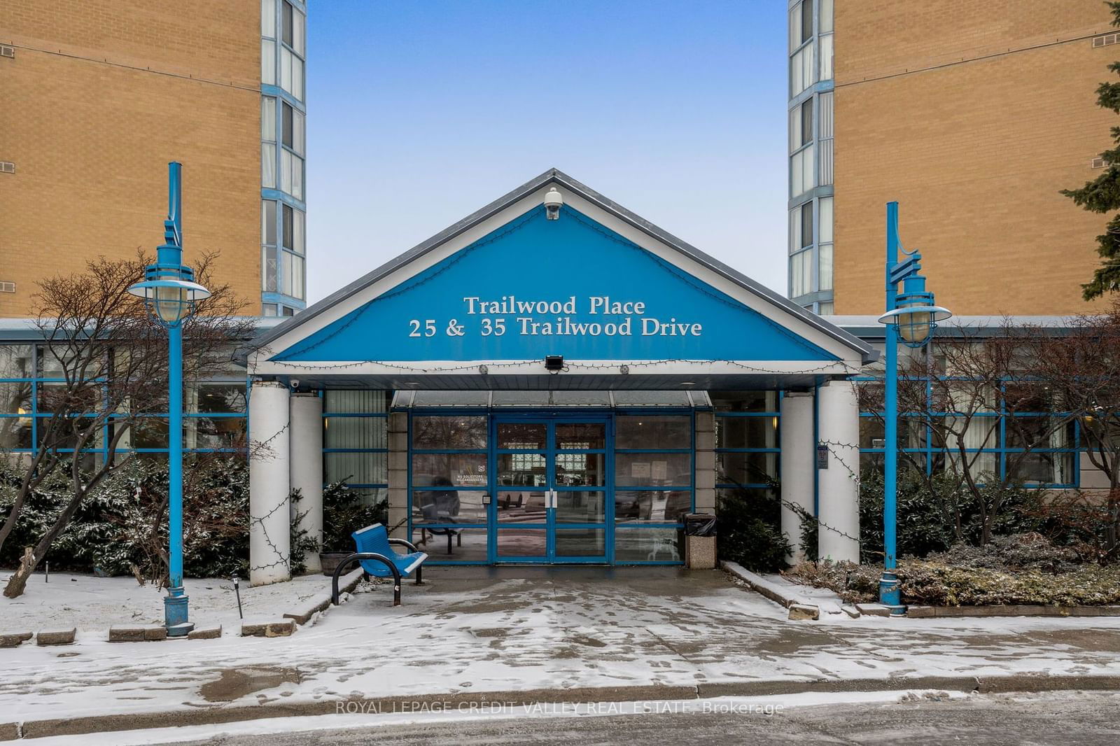 25 Trailwood Dr, unit 303 for sale