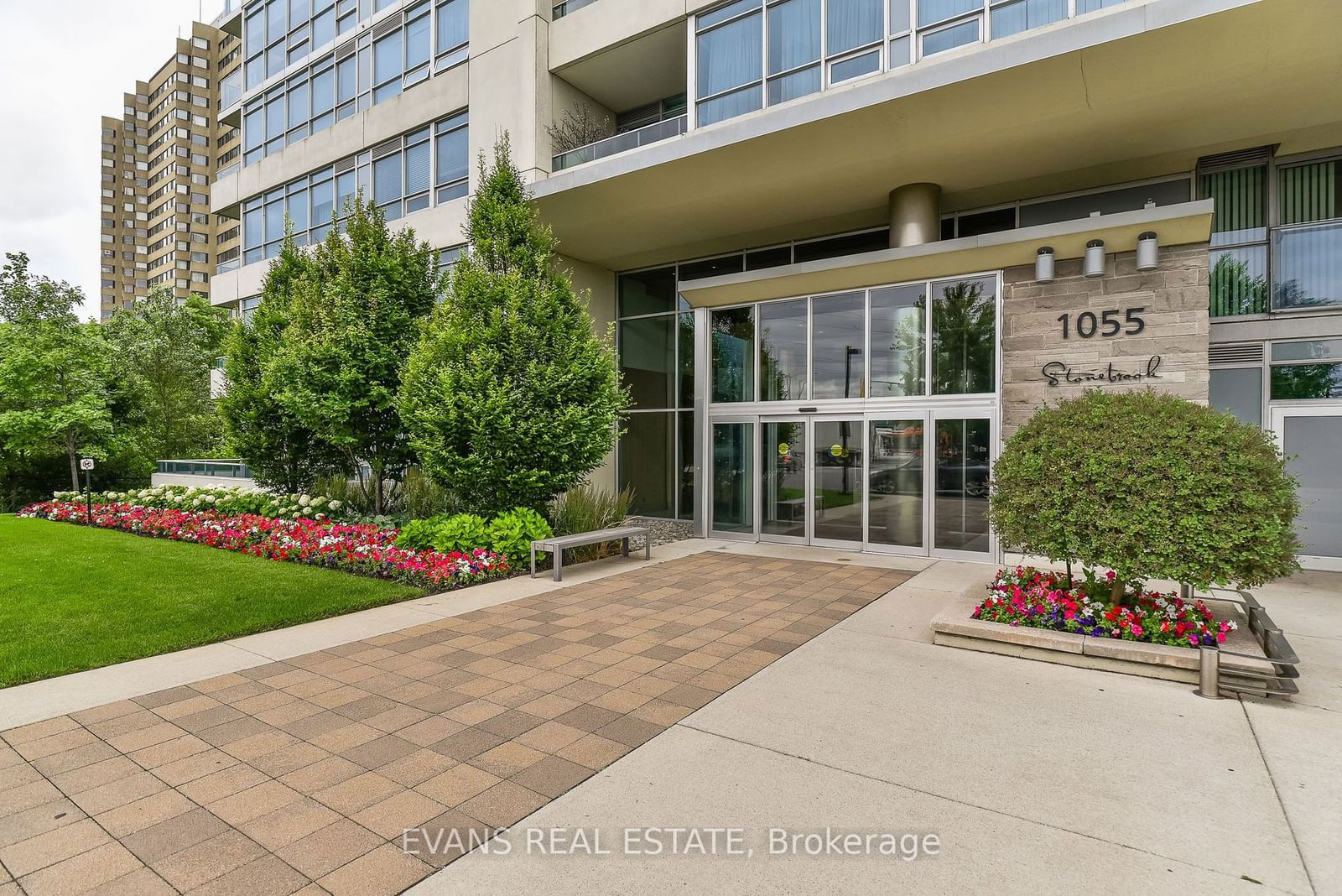 1055 Southdown Rd, unit 1403 for sale