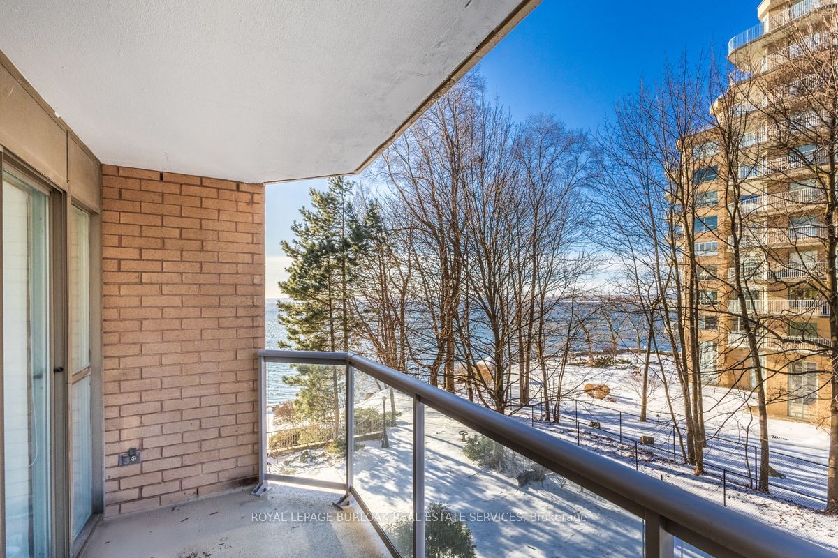 2210 Lakeshore Rd, unit 304 for sale