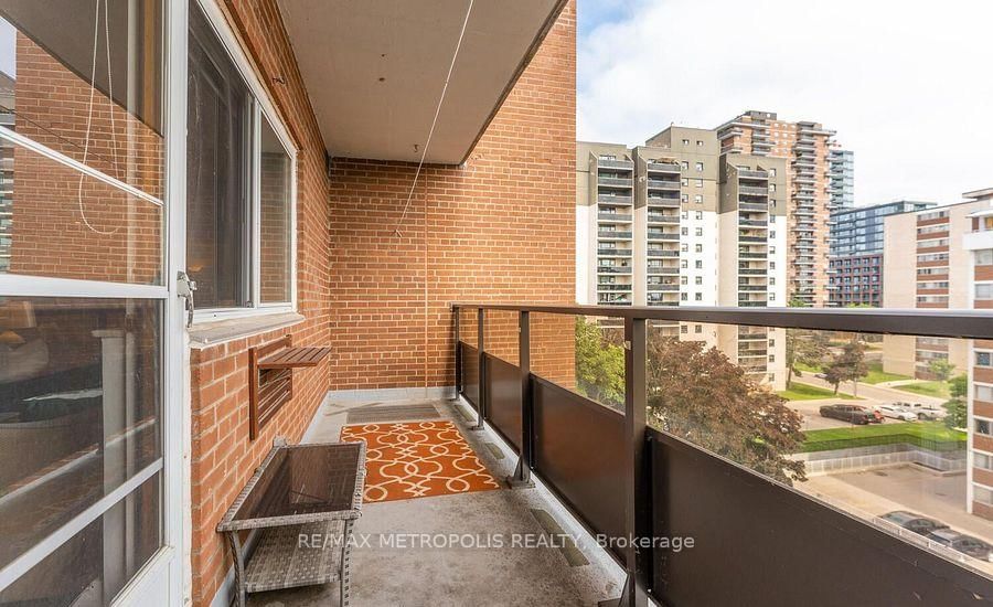 15 Elizabeth St N, unit 704 for sale