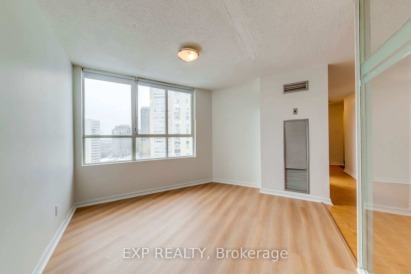 3700 Kaneff Cres, unit 1705 for rent