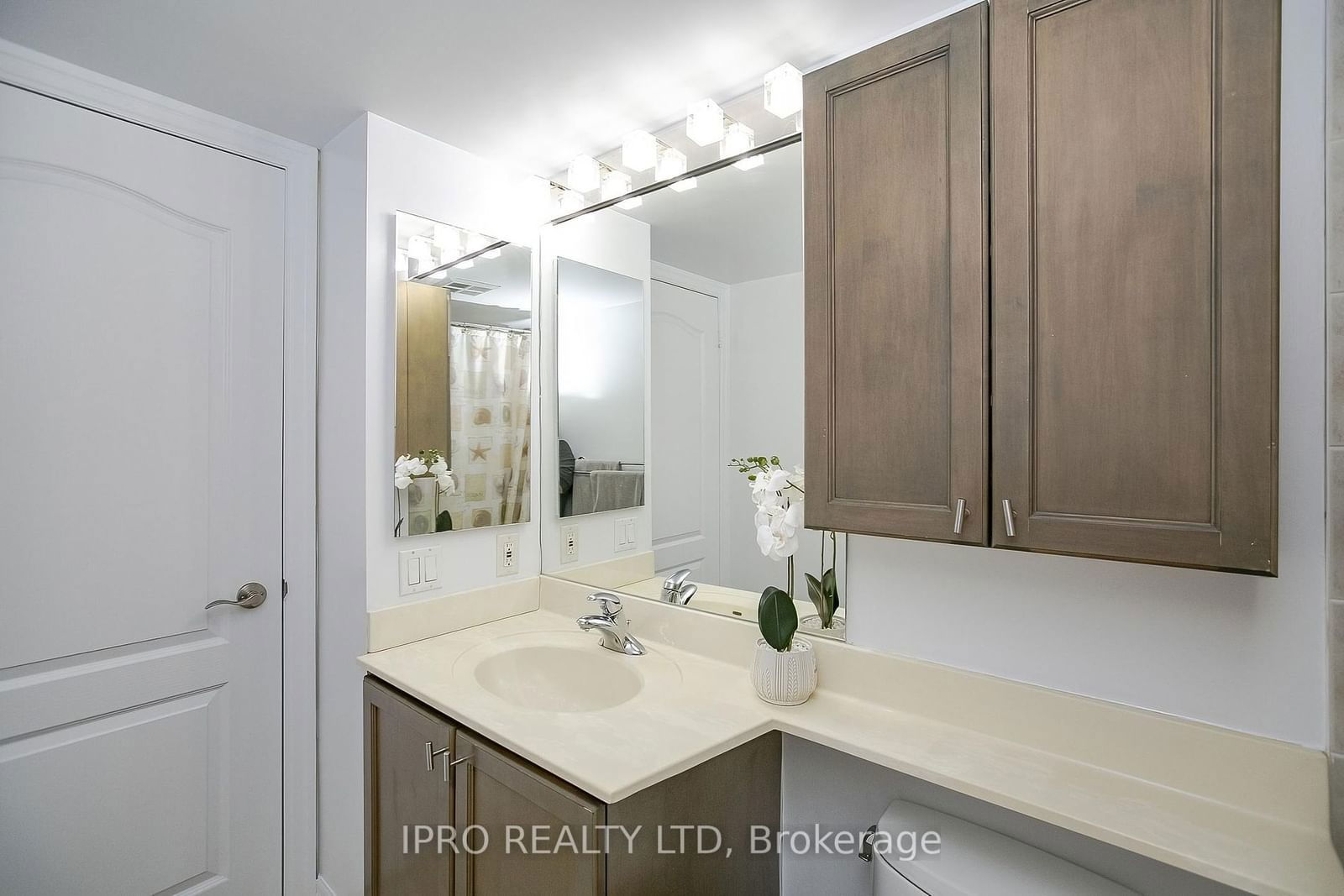 2119 Lake Shore Blvd W, unit 217 for sale