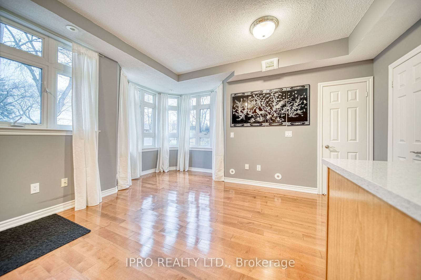 1947 Lawrence Ave, unit #2 for sale