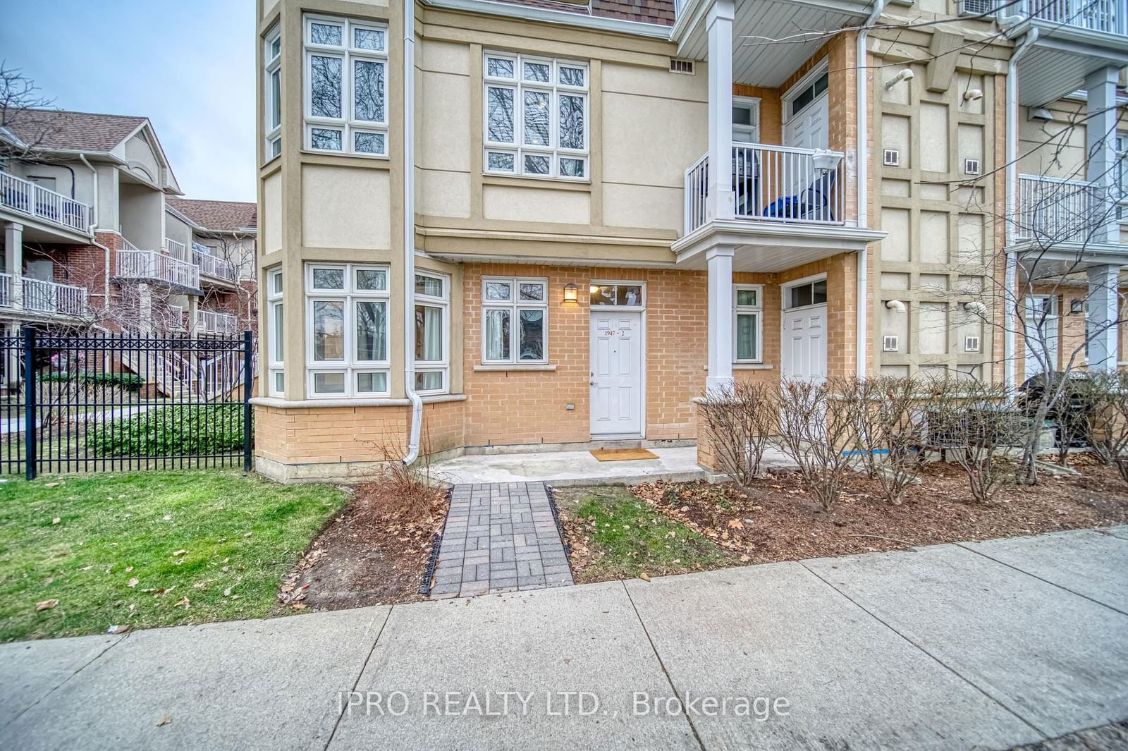 1947 Lawrence Ave, unit #2 for sale