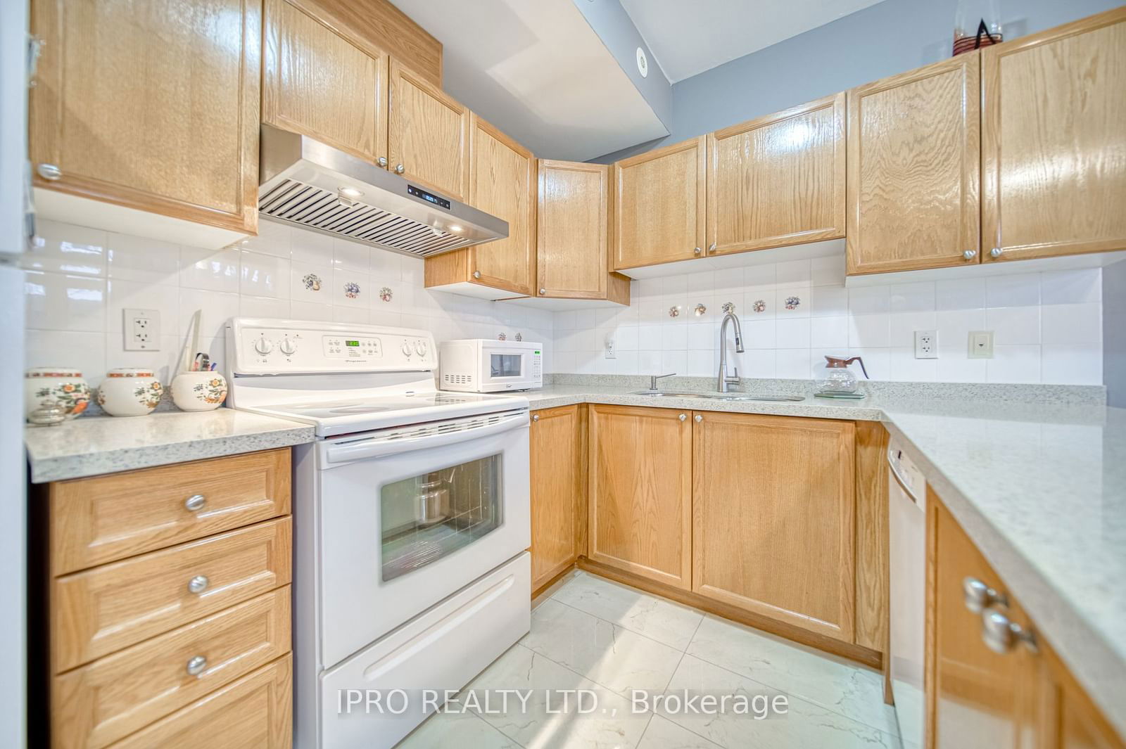 1947 Lawrence Ave, unit #2 for sale