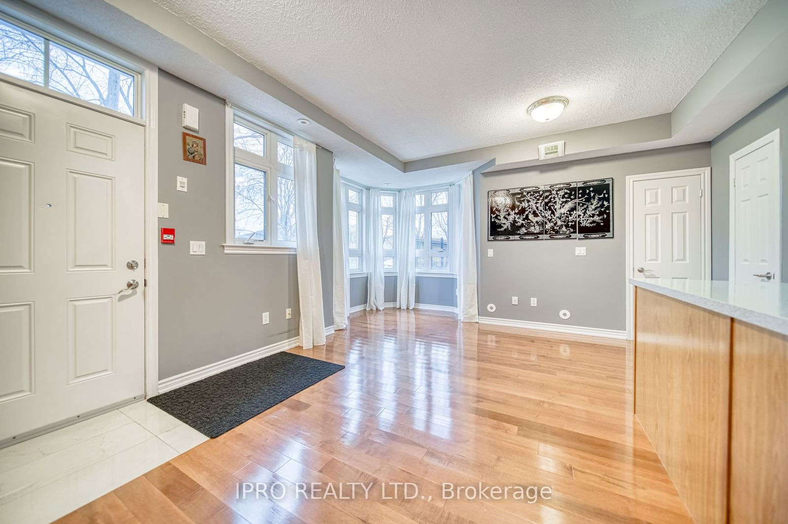 1947 Lawrence Ave, unit #2 for sale