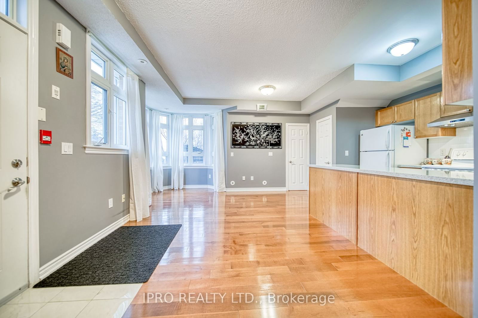 1947 Lawrence Ave, unit #2 for sale