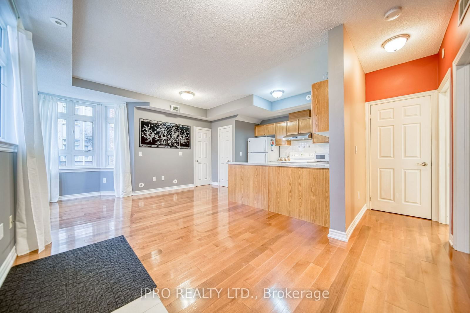 1947 Lawrence Ave, unit #2 for sale